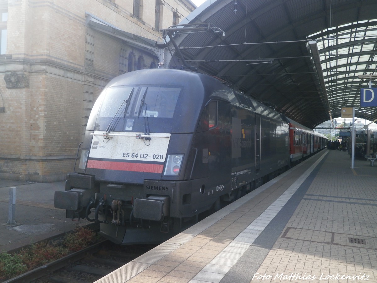 MRCE ES 64 U2 - 028 am RB20 im Bahnhof Halle (S) Hbf am 11.5.15