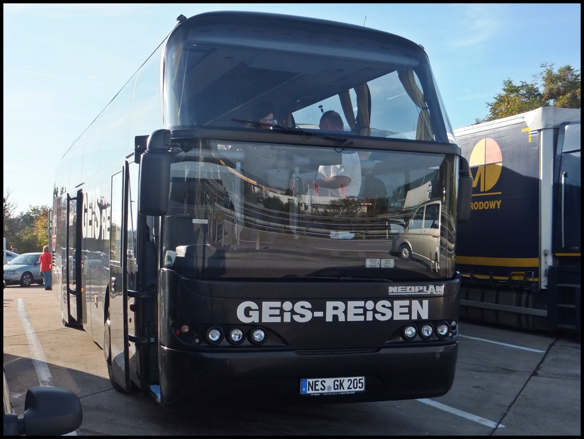 Neoplan Cityliner von Geis-Reisen aus deutschland auf einer Autobahnraststtte.
