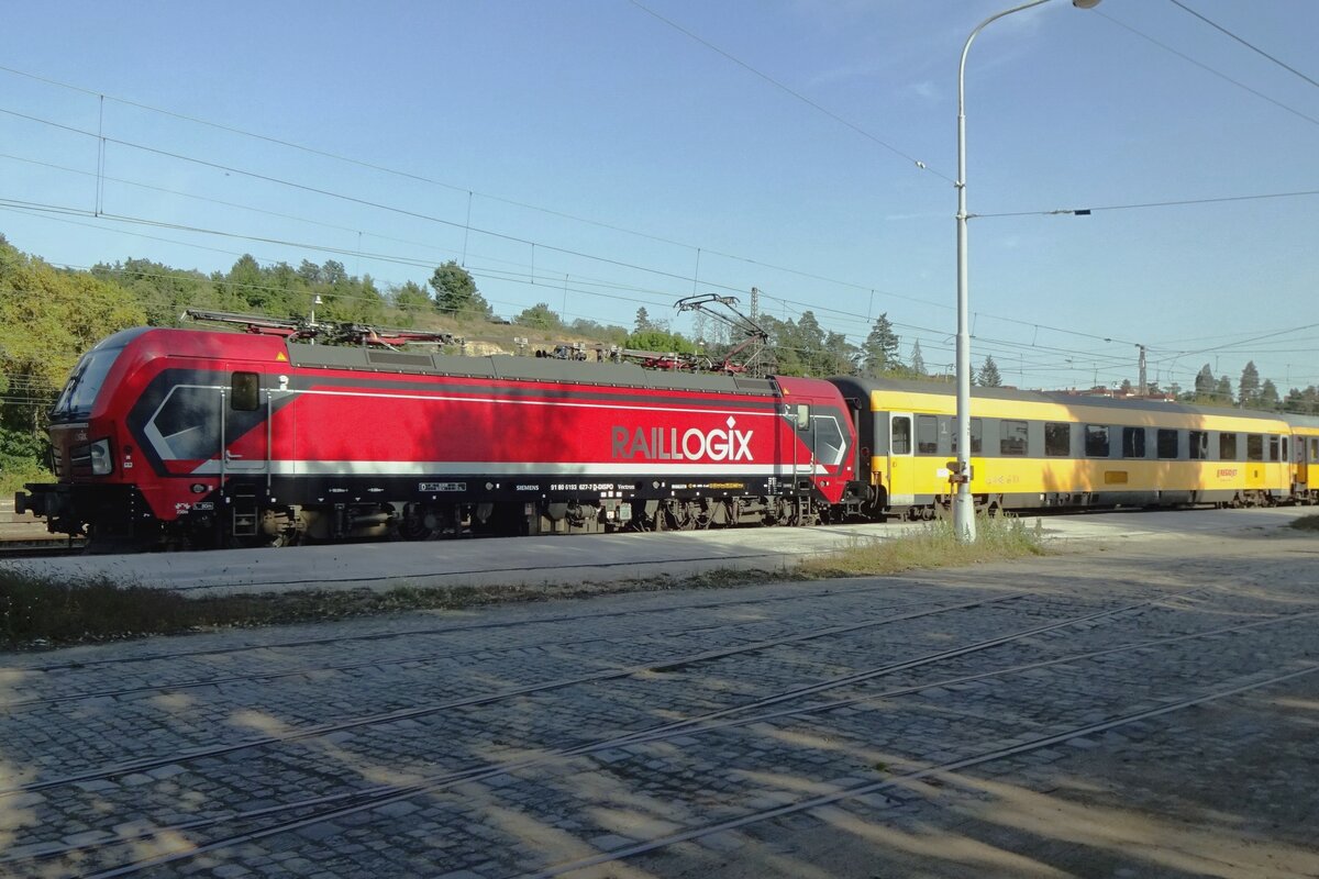 Niederländer in Tsjechien: RFO 193 627 (aus Rotterdam) ist bis Ende September 2020 untervermietet an das Tschechischen RegioJet und steht hier am 21 September 2020 mit RJ 1118 (Bohumin--Brno Kralove Polje über Prerov) in Brno Kralove Polje. Das Raillogix-Mark wurde von RFO übernommen.