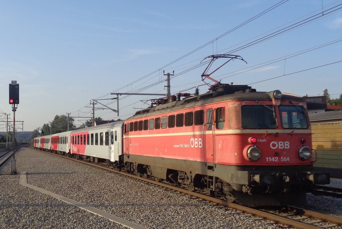 ÖBB 1142 564 verlässt am 6 September 2018 Schärding.