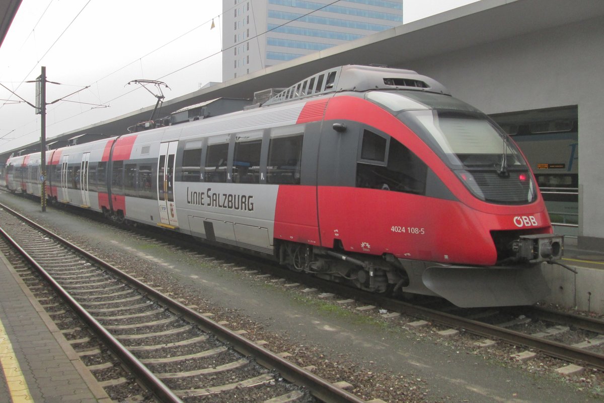 ÖBB 4024 108 steht am 30 Dezember 2016 in Linz Hbf.