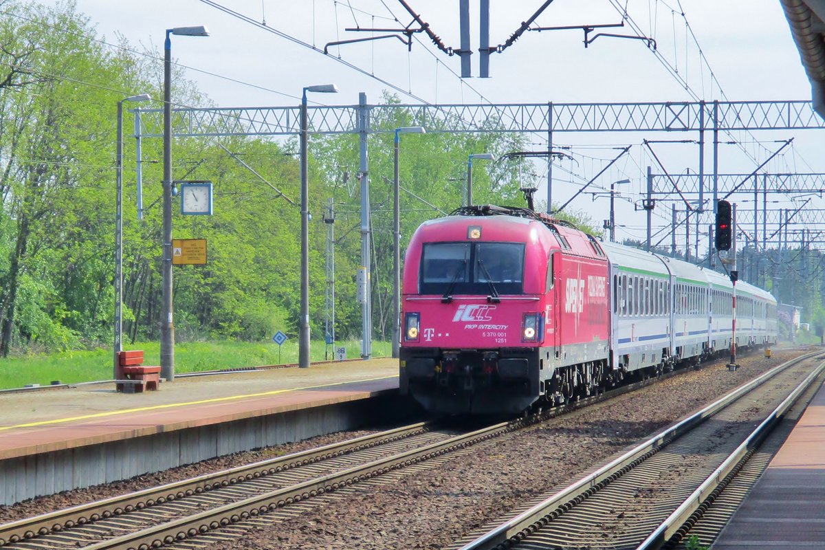 PKPIC 370 001 treft am 3 Mai 2018 in Rzepin ein.
