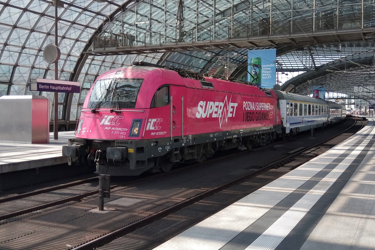 PKPIC 370 003 steht am 3 Mai 2018 in Berlin Hbf. 