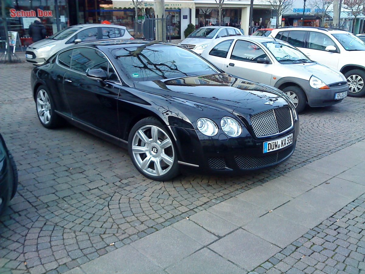PKW Bentley Continental gesehen in der Innenstadt von Bad Dürkheim am 20.05.2015