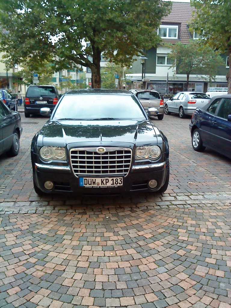 PKW Chrysler C 300 auf dem Stadtplatz in Bad Drkheim am 14.08.2013