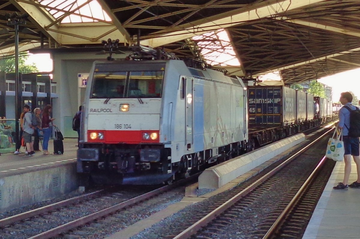 Railpool 186 104 durchfahrt Tilburg am 10 Juni 2017.