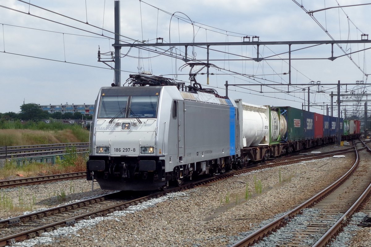 RailPool 186 297 durchfahrt mit ein KLV Breda am 18 Juli 2018.
