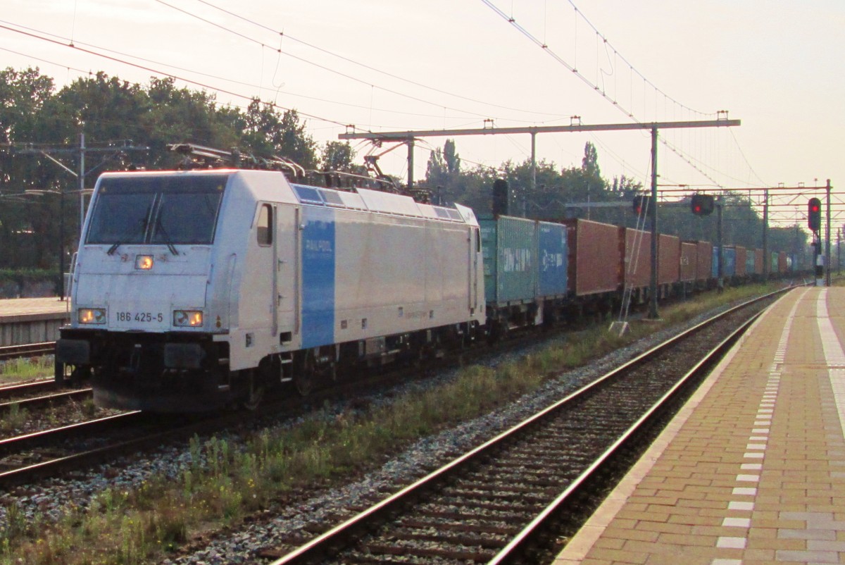 Railpool 186 425 durchfahrt Boxtel am 22 Augustus 2015.