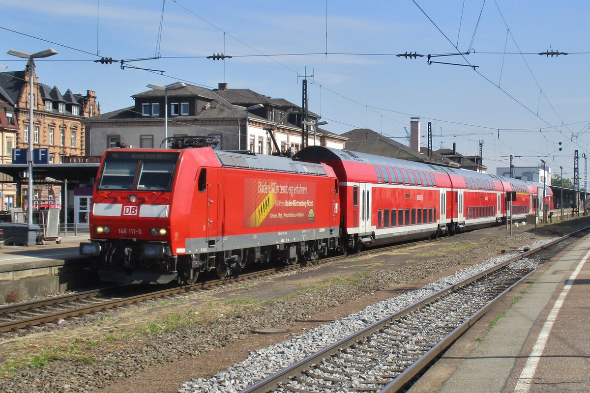 RE mit 146 111 steht am 22 Mai 2018 in Offenburg. 
