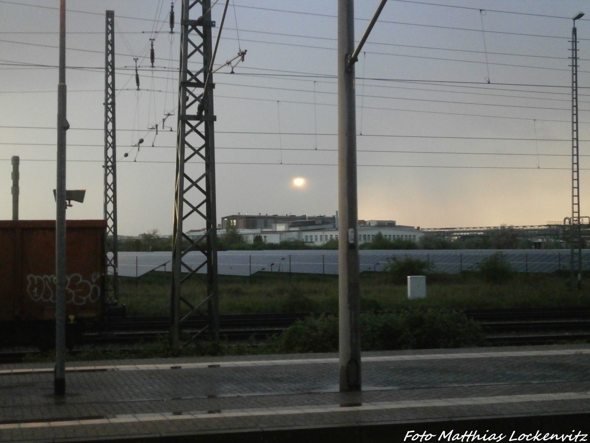 Regen und Sonne vom Bitterfelder Bahnhof aus Fotografiert am 9.5.15