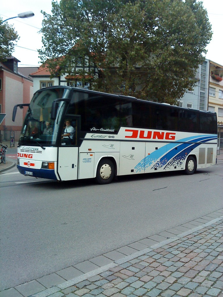 Reisebus Mercedes-Benz eurostar des Busreiseunternehmens Jung auf der Fahrt durch Bad Drkheim am 22.09.2013