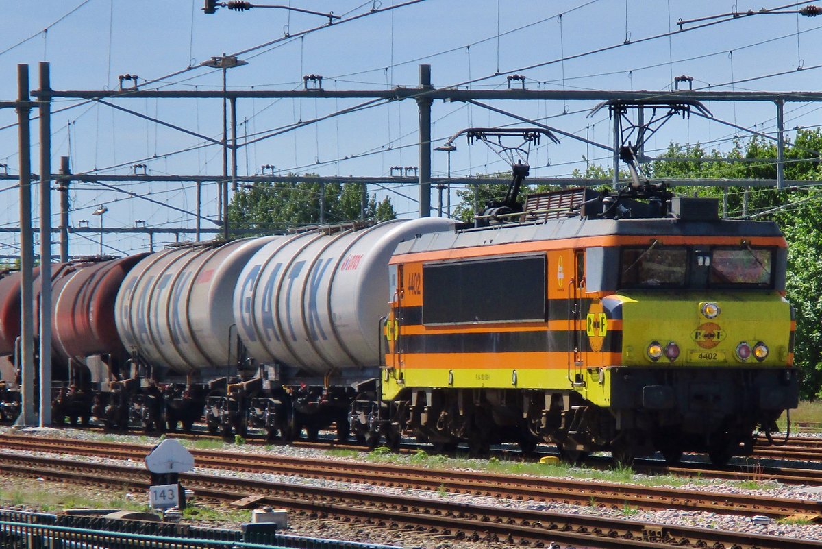 RF 4402 steht am 15 Mai 2017 in Nijmegen Centraal.