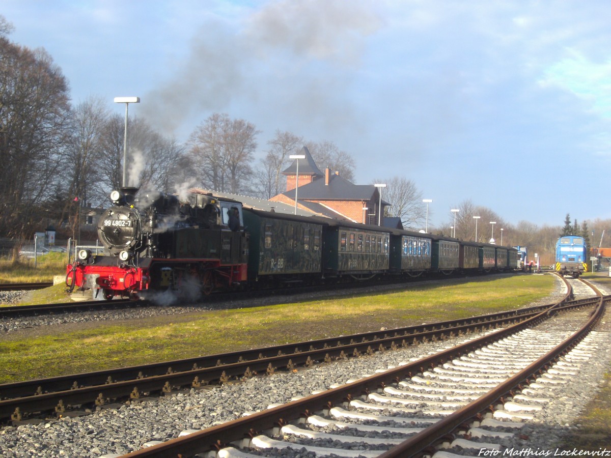 RüBB 99 4802 mit ziel Lauterbach Mole im Bahnhof Putbus am 27.12.13
