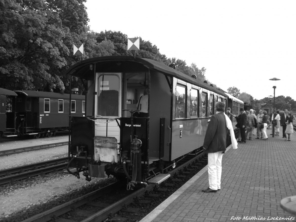 RBB Mh 52 mit dem Sonderzug im Bahnhof Putbus / Hier das Schlusslicht am 30.8.13
