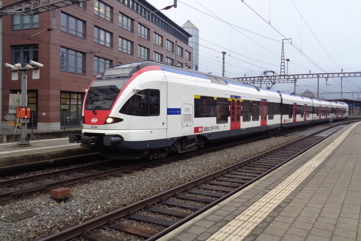 S-Bahn Zug (CH) 523 005 steht am 31 Dezember 2018 in Olten. 