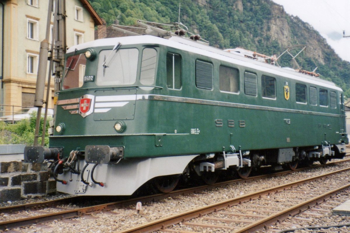 SBB 11402 steht am 26 Mai 2007 aufgestellt in Erstfeld.