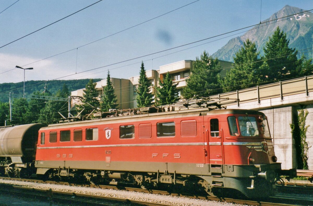 SBB 11420 steht am 21 Mai 2002 in Spiez.