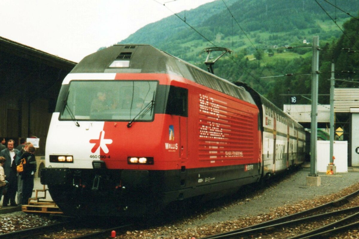 SBB 460 090 steht am 21 Mai 2006 in Brig.