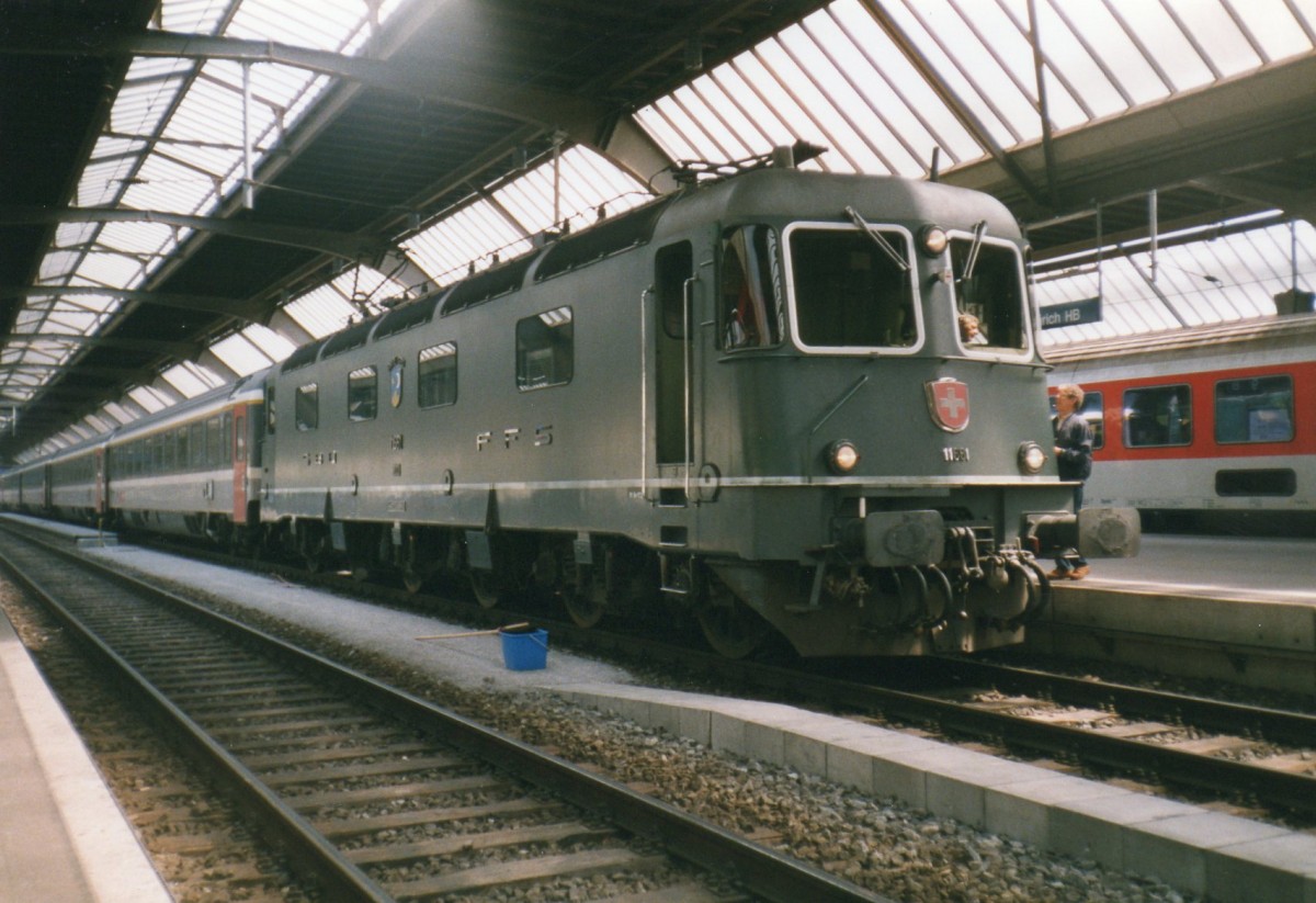 Scanbild von der 11661 in Zürich HB am 27 Mai 2000.