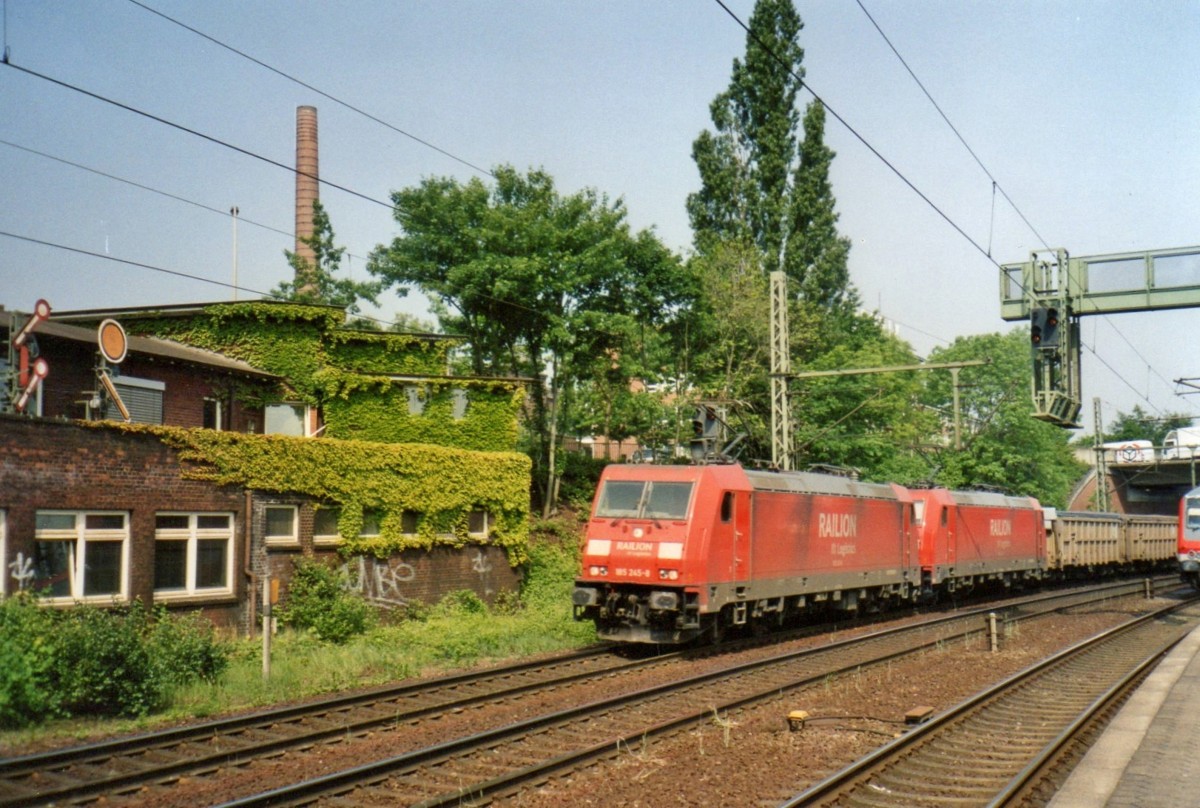 Scanbild von 185 245 in Hamburg-Harburg am 25 Mai 2004.