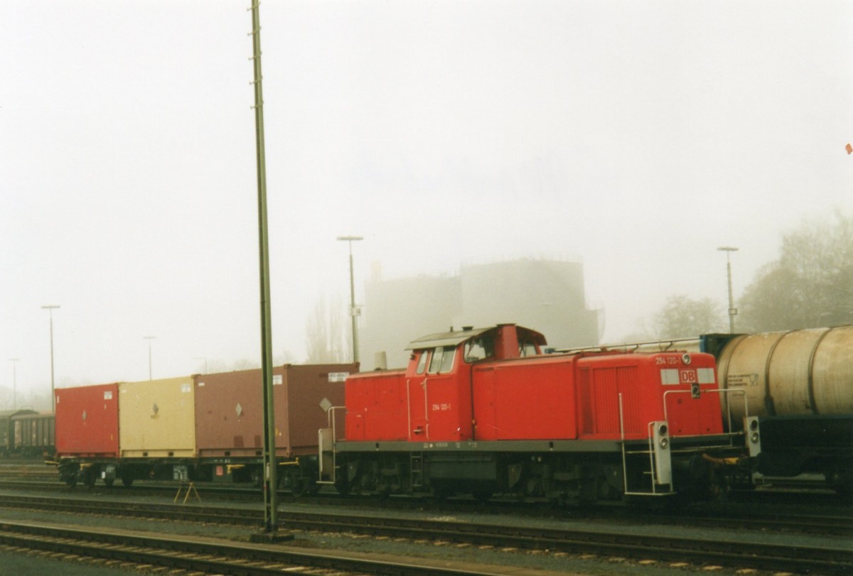 Scanbild von 294 120 in Marktredwitz am 26 Dezember 2003.