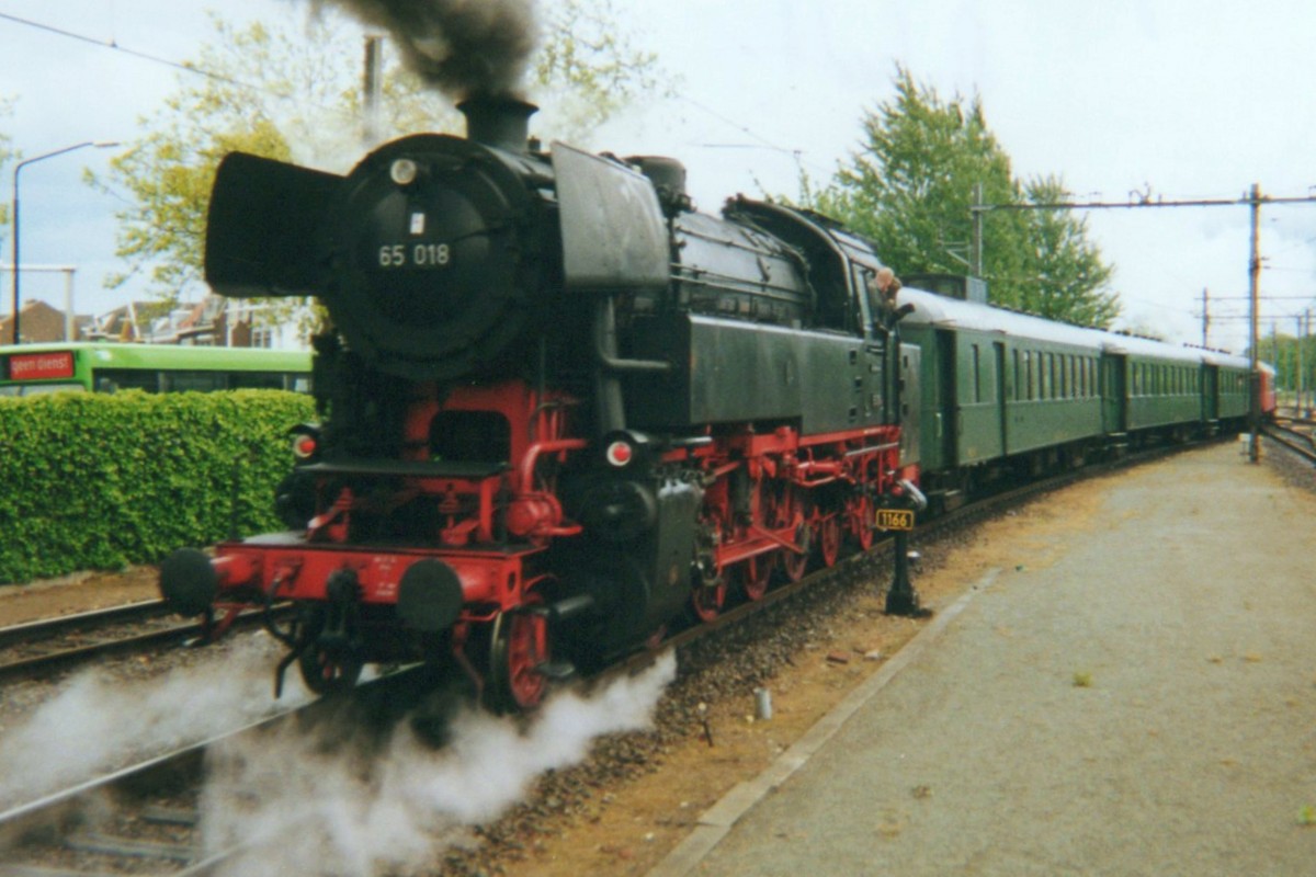 Scanbild von 65 018 in Dordrecht Centraal am 3 Juli 2000.