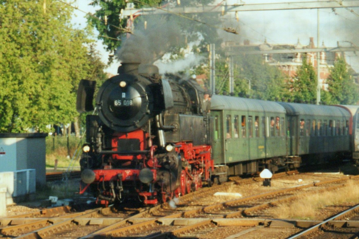 Scanbild von 65 018 mit Sonderzug in Venlo am 13 Augustus 2006.
