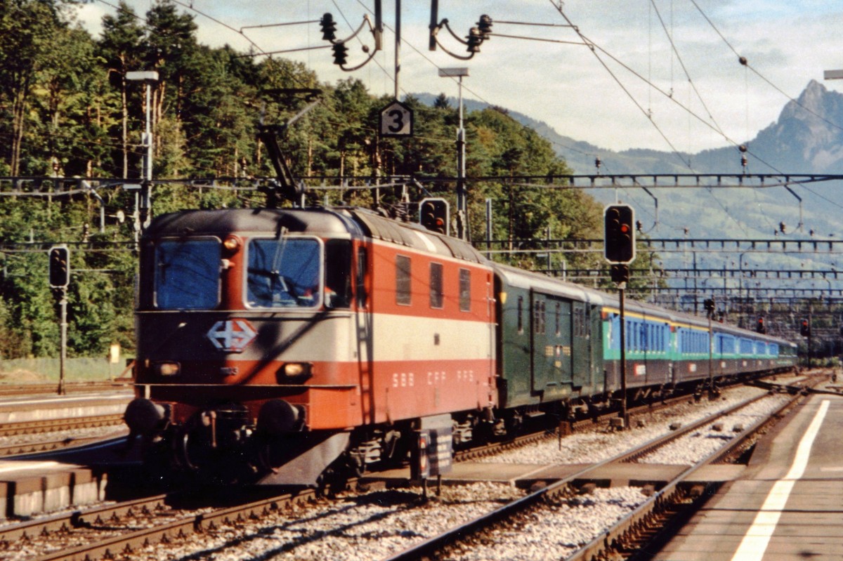 Scanbild von SDwiss-Express 11103 in Arth-Goldau am 27 Mai 2002.