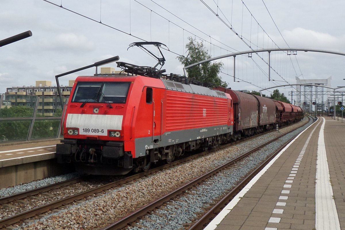 Stahlzug mit 189 089 durchfahrt am 16 Juli 2016 Zwijndrecht.