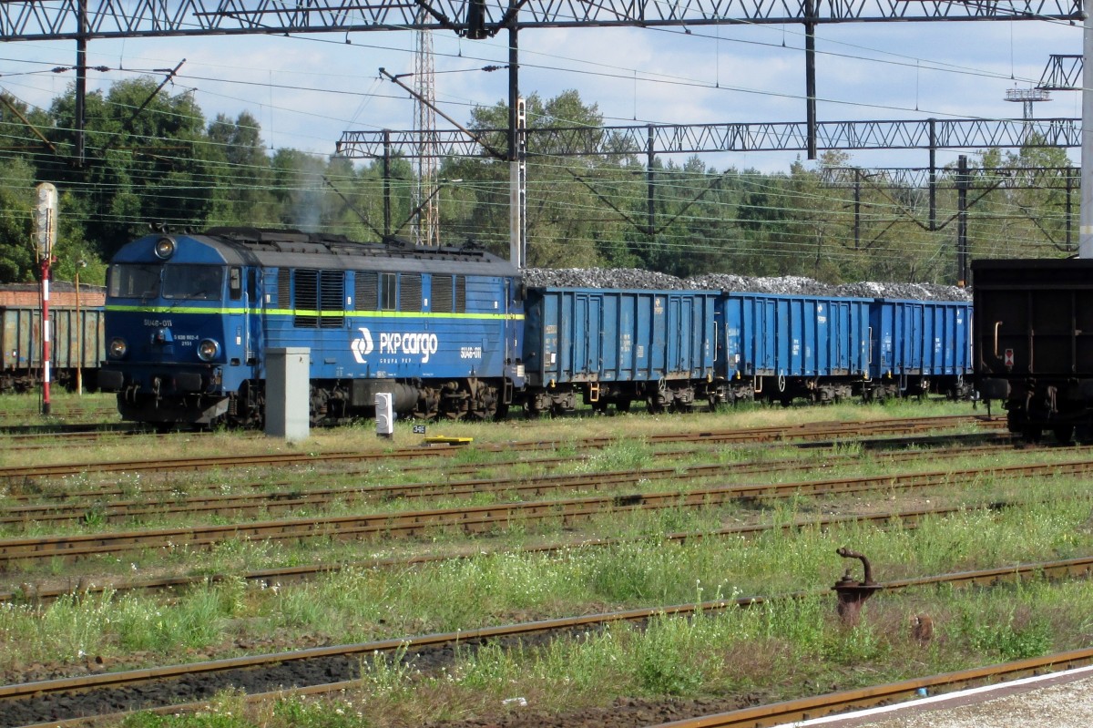 SU46-011 steht bevor eine der manche Kohlezuge in Polen, hier am 23 September 2014 in Wewgliniec.