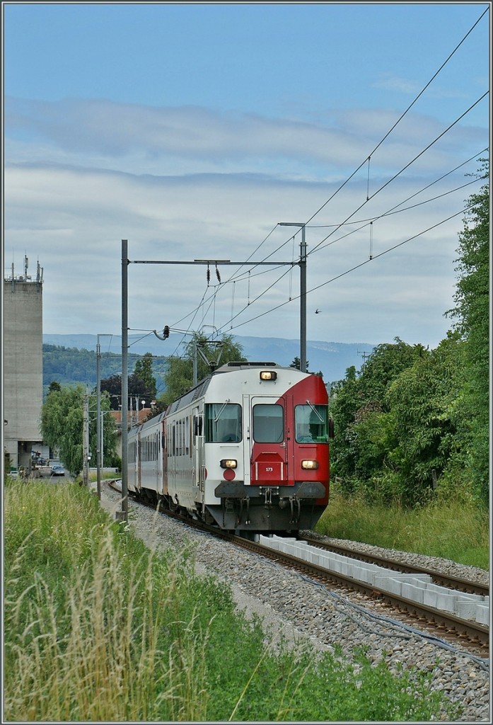 TPF Reginalzug nach Fribourg kurz nach Murten.
