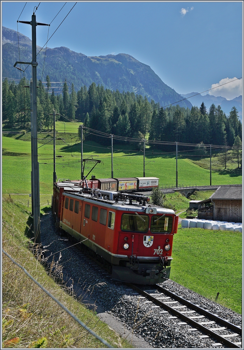 Und der selbe Zug wenig später kurz vor der Ankunft in Bergün. 

14. Sept. 2016