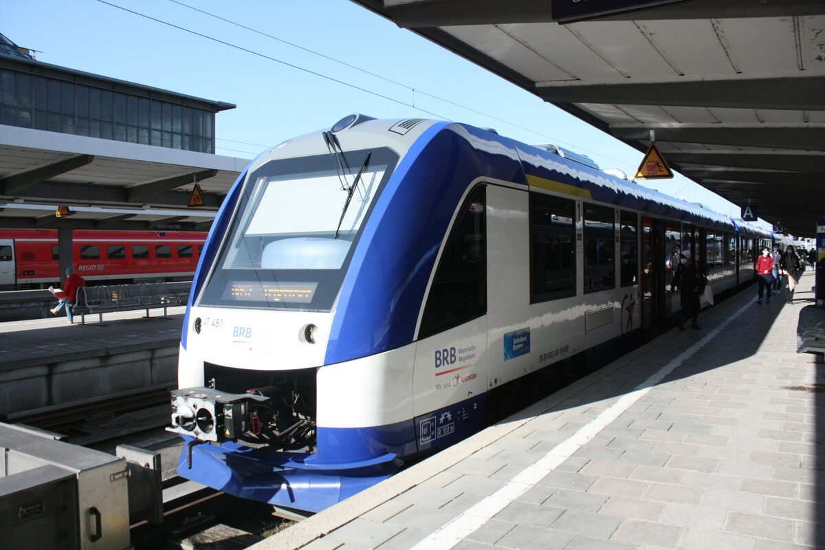 VT 481 der BRB im Bahnhof Mnchen Hbf am 24.3.21