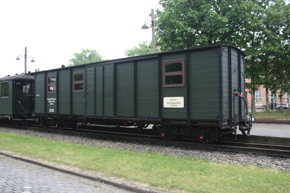 Wagen 0236 der Mansfelder Bergwerksbahn abgestellt im Schmalspurbahnhof Klostermannsfeld am 7.6.21