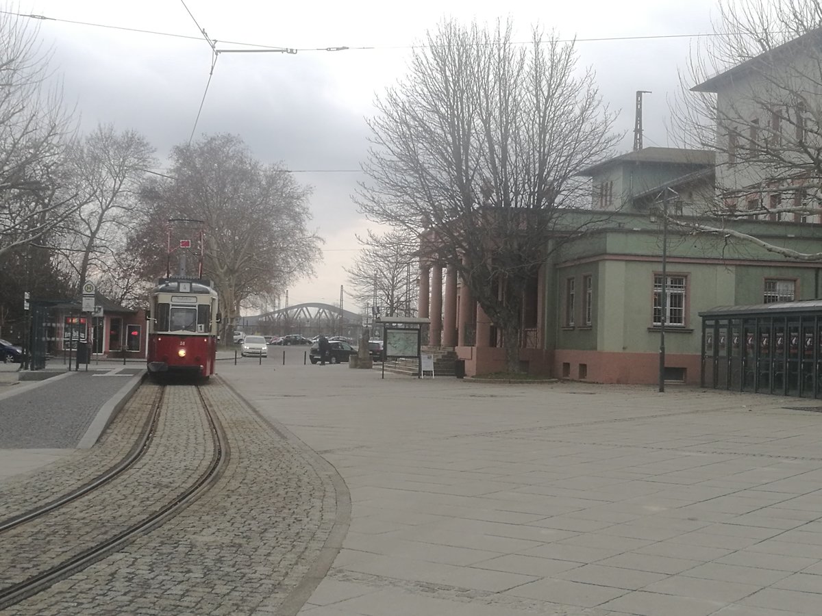 Wagen 51 der Naumburger Straenbahn an der Endhaltestelle Hauptbahnhof am 1.3.19
