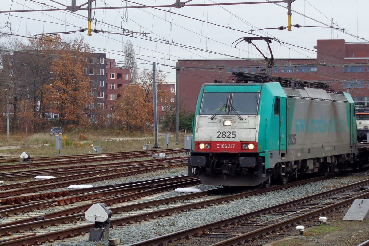 Werbetraxx 2825 durchfahrt am 5 Dezember 2018 Amersfoort.