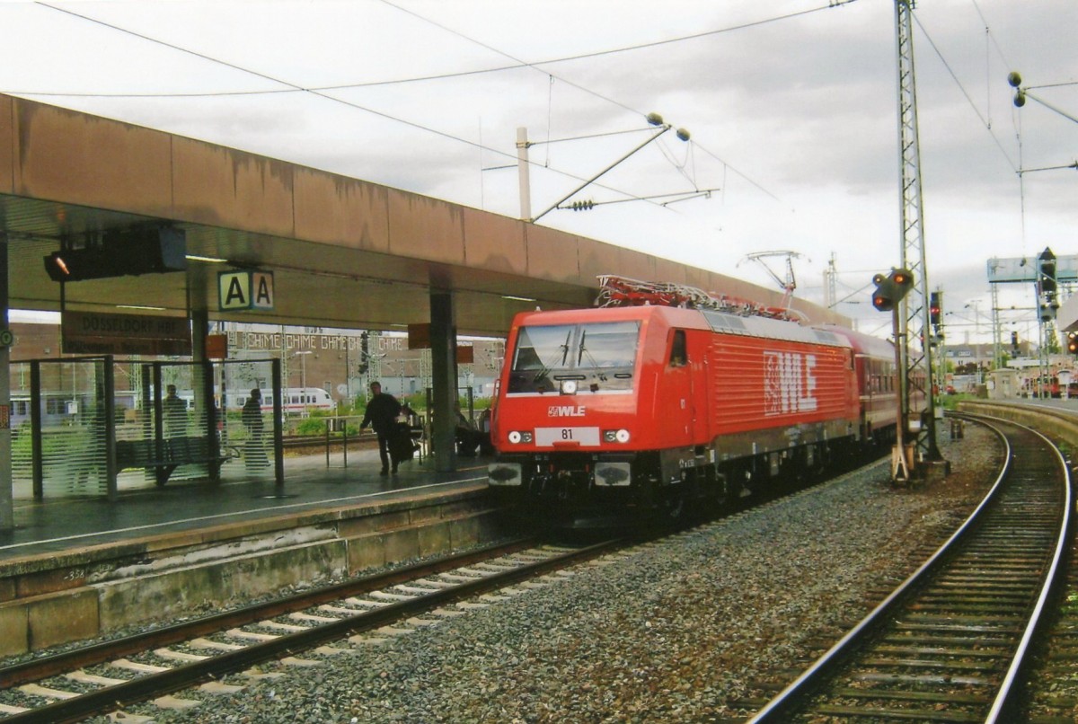 WLE 81 treft am 27 September 2010 mit Fssballsonderzug in Dsseldorf Hbf ein.