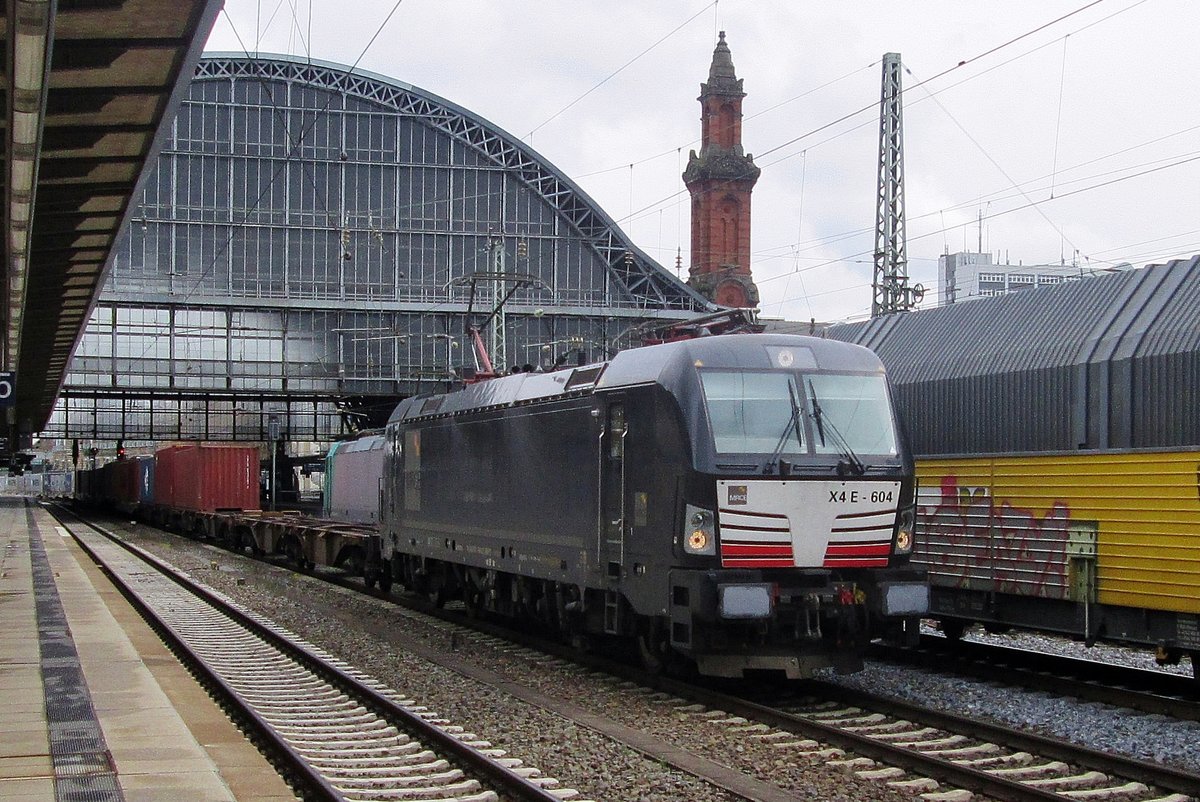 X4E-604 pausiert am 27 April 2016 in Bremen Hbf.
