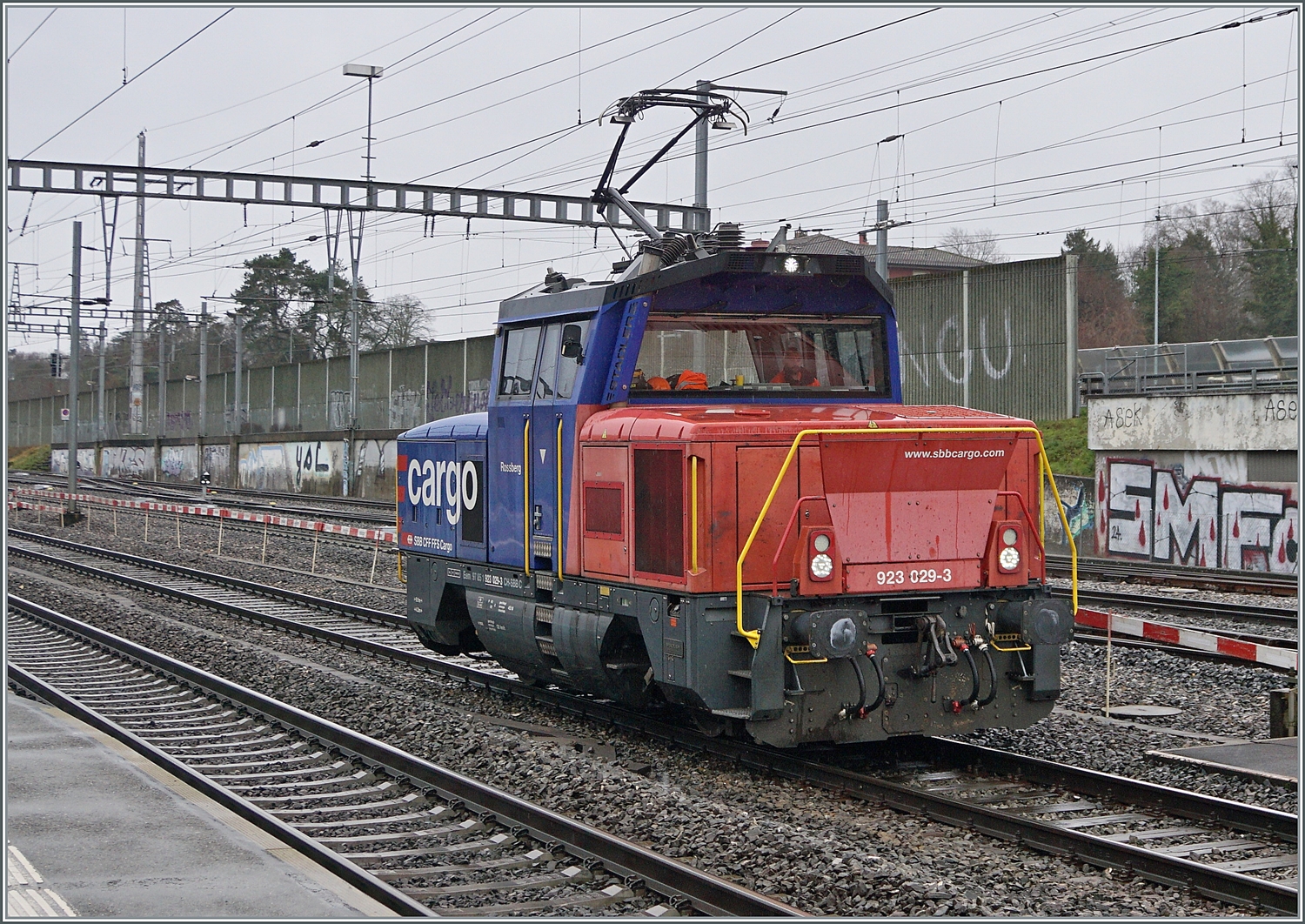 Die SBB Cargo Eem 923 029-9  Rossberg  beim Rangieren in Morges.

22. Feb. 2024