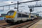 srie-13/679244/am-29-juni-2016-schleppt-nmbs Am 29 Juni 2016 schleppt NMBS 1301 ein Gleisbauzug durch Antwerpen-Berchem.