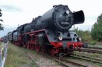 BR 03/520413/dampfsonderzug-mit-03-2155-verlasst-am Dampfsonderzug mit 03 2155 verlasst am 18 September 2016 Berlin-Schneweide.