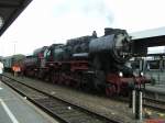 52 8195 der FME(Frnkischen Museums Eisenbahn) anlsslich des 150jhrigen  Streckenjubilums der Strecke Schwandorf-Weiden (Kursbuchstrecke 855) im Bahnhof von Schwandorf.