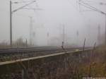 m Nebel sieht man 711 116-4 am Bahnhof Stralsund-Rgendamm Stehen am 14.11.13