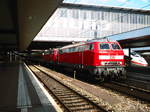 BR 218/563479/218-403-mit-einer-weiteren-218er 218 403 mit einer weiteren 218er mit einem SBB EuroCity im Mnchener Hbf am 21.6.17