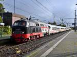 BR 218/864750/218-497-6-uebernahm-den-ic2310-nach 218 497-6 übernahm den IC2310 nach westerland/sylt im bahnhof itzehoe,11.10.24