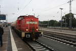 BR 298/670369/298-323-mit-2-kesselwagen-bei 298 323 mit 2 Kesselwagen bei der durchfahrt im Bahnhof Stralsund Hbf am 19.8.19