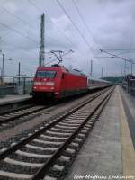 101 022-2 mit Intercity im Bahnhof Bergen auf Rgen am 11.5.13