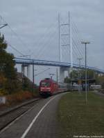 BR 101/298354/101-059-4-mit-dem-intercity-bei 101 059-4 mit dem InterCity bei der Durchfahrt des Bahnhofs Stralsund-Rgendamm am 8.10.13