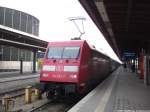 101 072-7 als IC mit ziel Frankfurt (Main) flughafen im Bahnhof Stralsund Hbf am 12.10.13