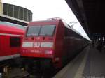 101 008-1 mit dme InterCity 2355 mit ziel Ostseebad Binz im Bahnhof Stralsund Hbf am 23.4.14